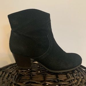 Women’s suede black ankle boots. Lucky brand